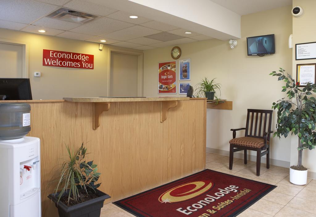 Econo Lodge Inn & Suites Innisfail Exterior foto
